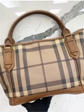 Burberry BROWN PVC/LEATHER LONDON
CHECKERED SHOULDER BAG